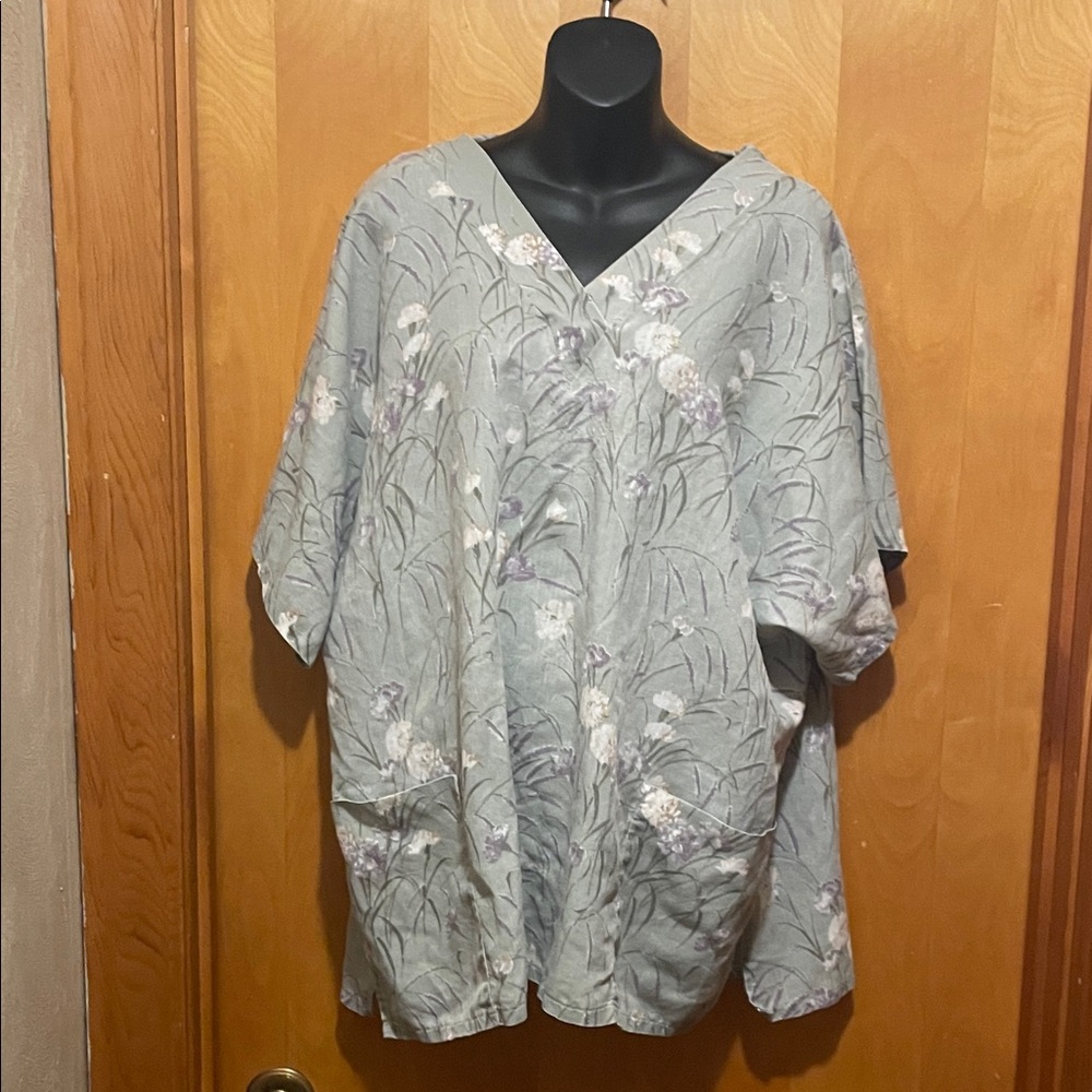 Scrub top floralTop. M1